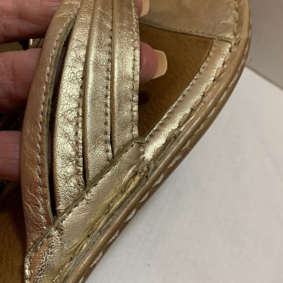 Born size 10 gold sandals with slight heel - Picture 3 of 10